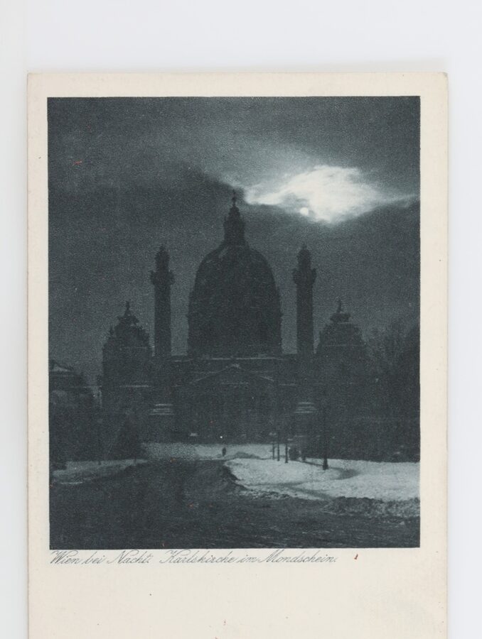 La Karlskirche de Viena en una postal de hacia 1930